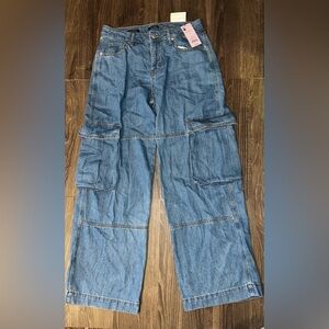 NWT Mid Rise Baggy Cargo Jeans